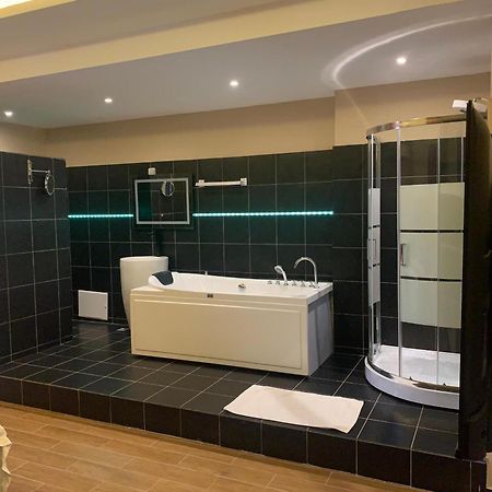 Sky Kenako Hotel Kribi Kültér fotó
