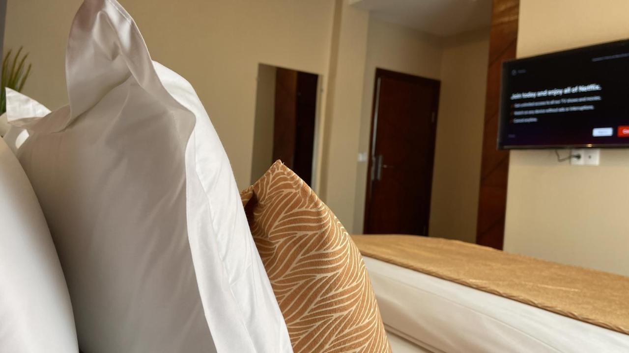 Sky Kenako Hotel Kribi Kültér fotó
