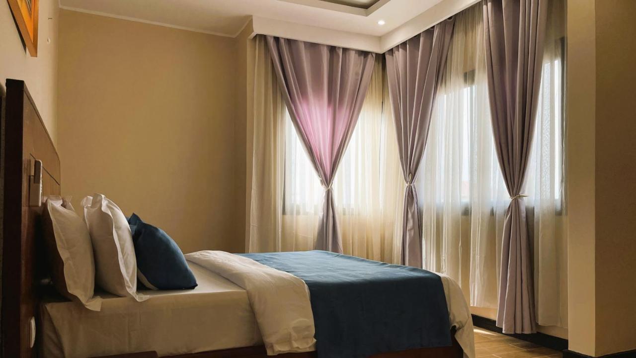 Sky Kenako Hotel Kribi Kültér fotó