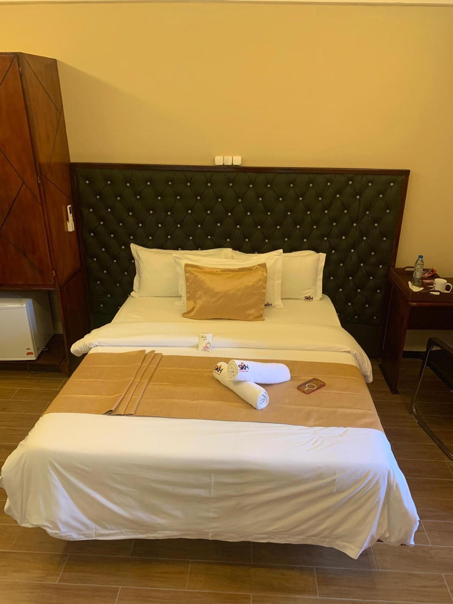 Sky Kenako Hotel Kribi Kültér fotó