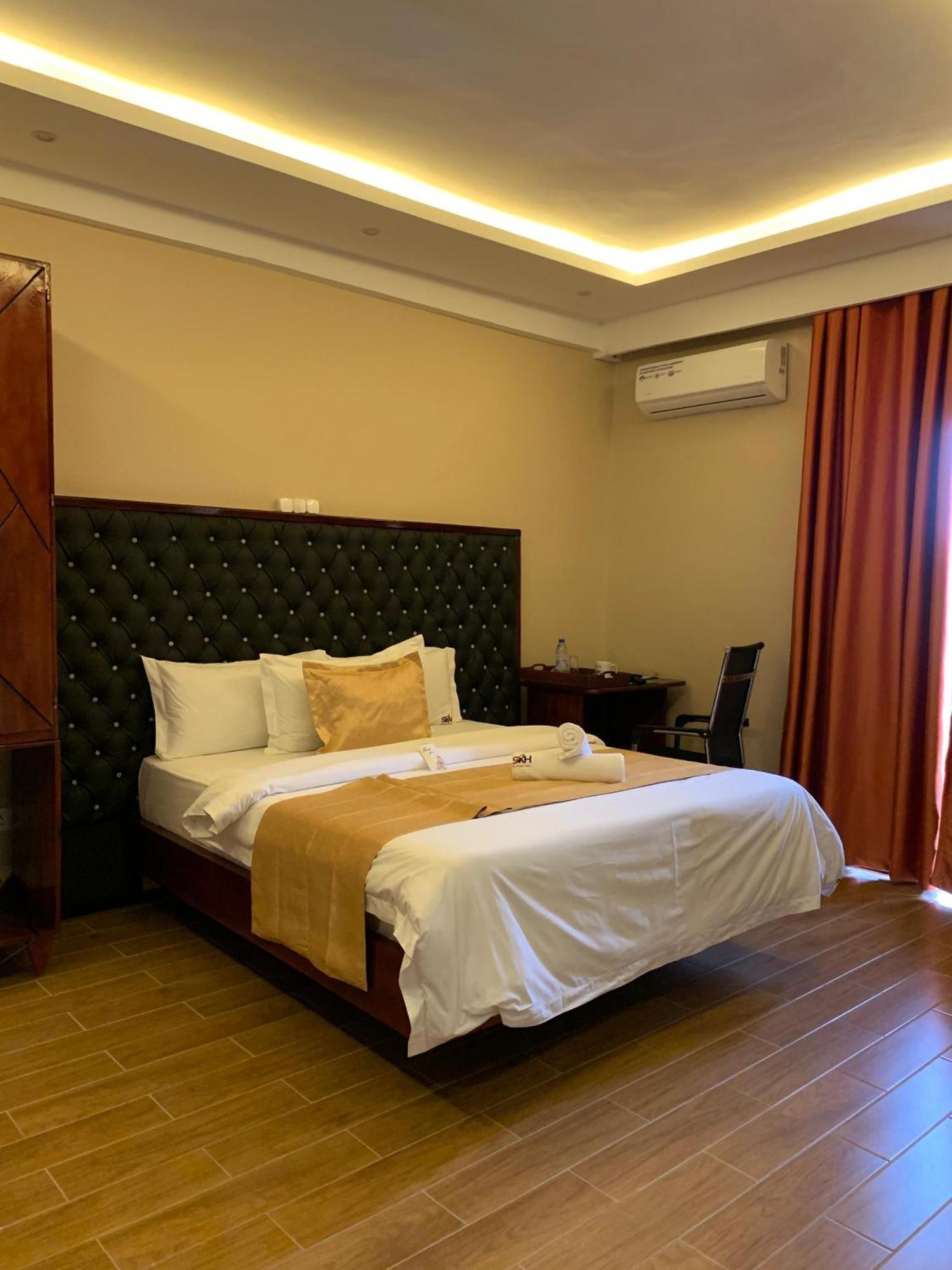 Sky Kenako Hotel Kribi Kültér fotó