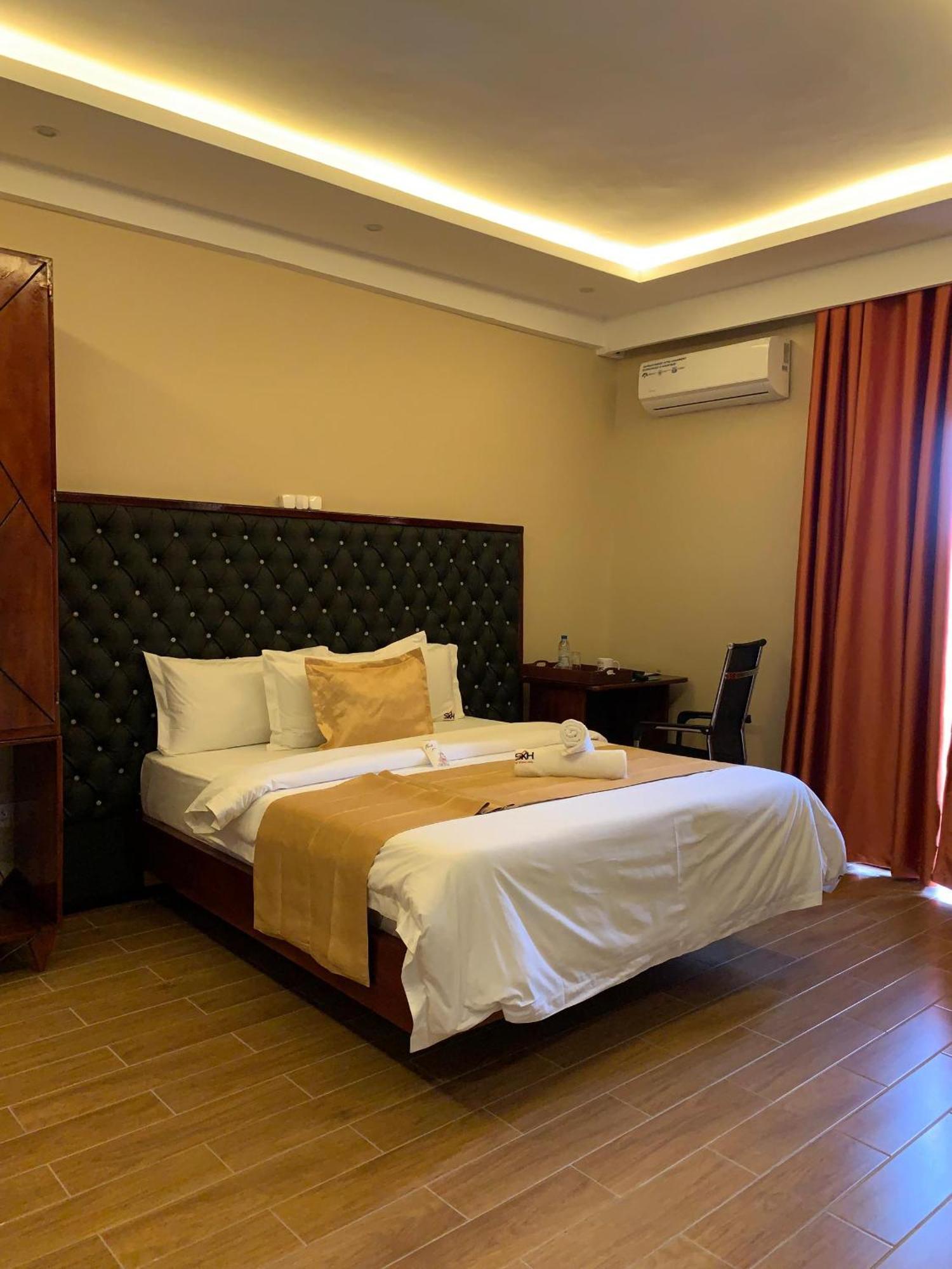 Sky Kenako Hotel Kribi Kültér fotó