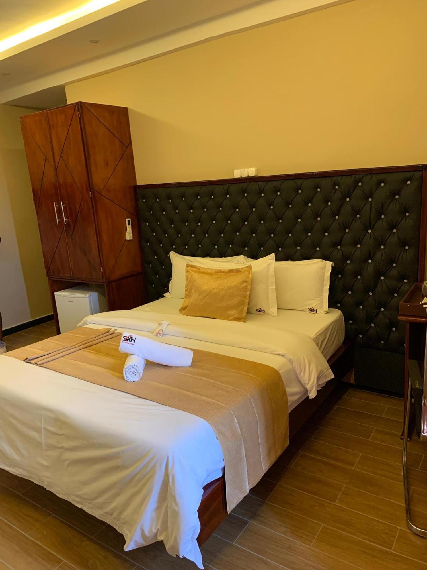 Sky Kenako Hotel Kribi Kültér fotó
