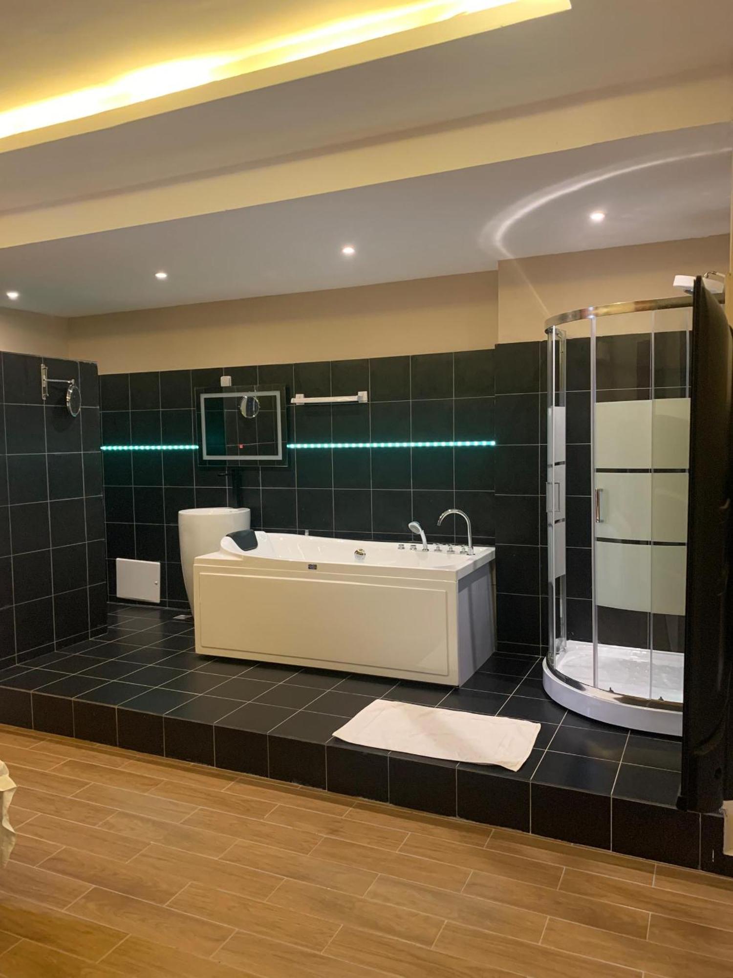 Sky Kenako Hotel Kribi Kültér fotó