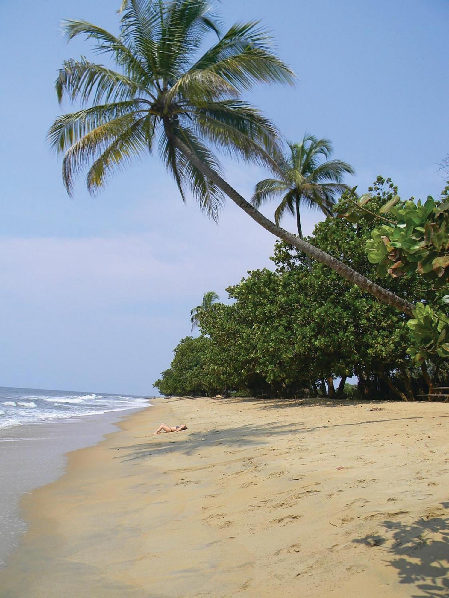 Sky Kenako Hotel Kribi Kültér fotó